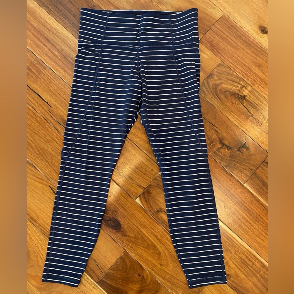 NEW Athleta Navy and White Striped Salutation Crop Leggings Size M
